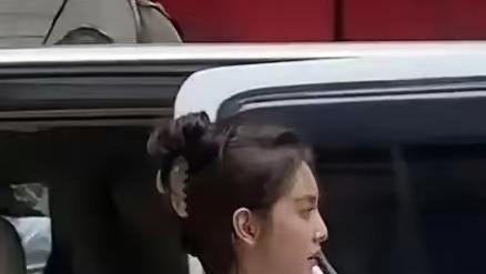 章若楠的小性感，是一种高级气质，让人非常沉迷不能自拔。