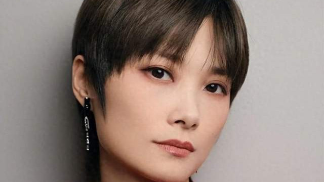 41岁李宇春脱口秀回击谣言：我没嫁法国老头，也没瘫痪！