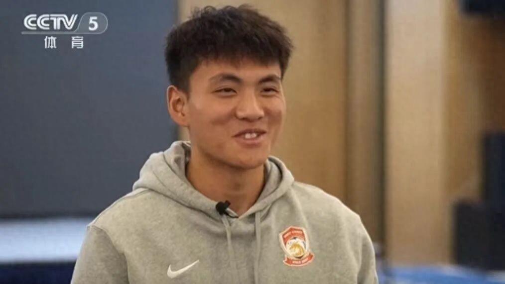 一夜身价飙至2000万！这位22岁门神，如何成为中国足球新希望？