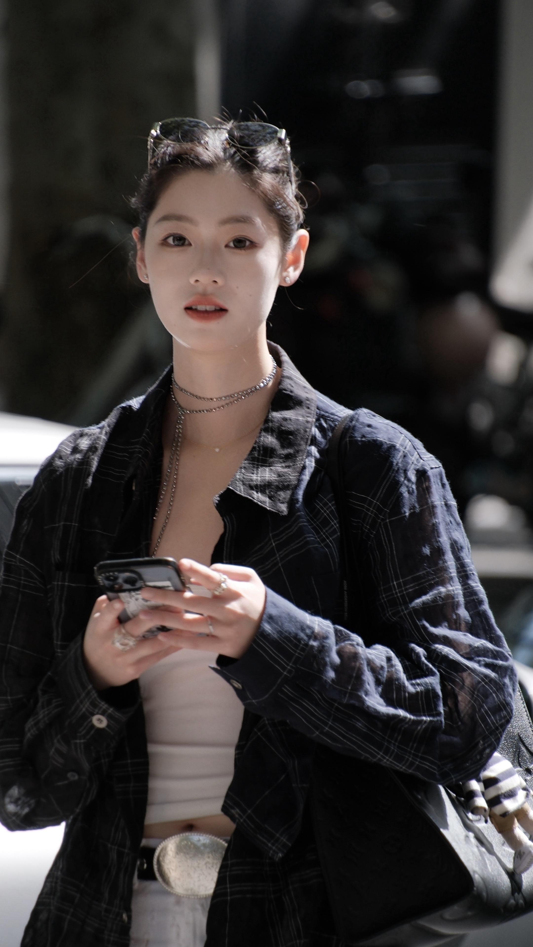 在上海的小姐姐，真是美的什么风格都有！！图二小姐姐美的像杨幂！3