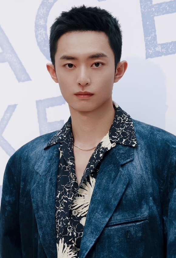 终于弄明白，
为啥白宇帆这么多大老板喜欢他了，
不是因为馋他身子，而是白宇帆这星