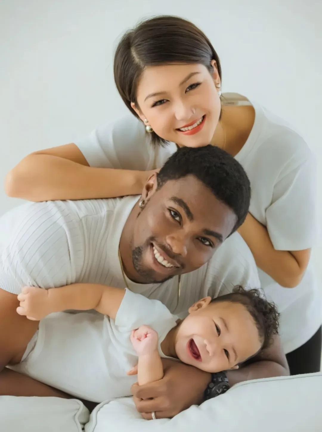 有很多中国女性认为，非洲男性比起中国男性，身体更为强壮，长相更为帅气，人格更有魅