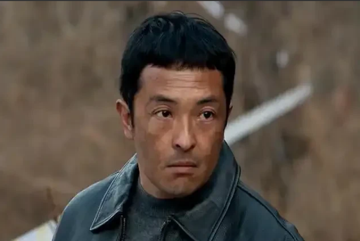 白宇帆真的撑不起《护宝寻踪》里的男一号。
如果不是反派不能作为男一号，穆见晖的扮