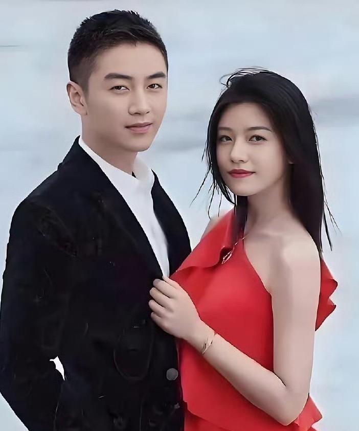 陈晓连连叹气
我就知道他后悔了
后悔与陈妍希离婚，婚姻对于他来说一直是保护色，当