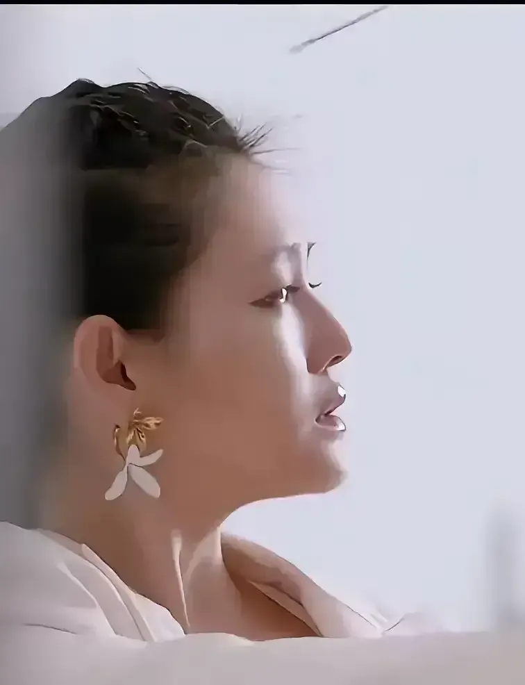 离婚后的事儿，就是她自己作出来的结果！离婚的时候大家都是站她的，后来跟光头结婚后