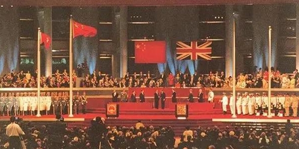 香港回归多亏毛主席，60年代香港极度缺水，老百姓甚至没有水喝，但香港却改变不了现