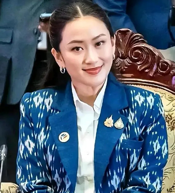 佩通坦背景硬！国王亲戚，家族势力大











佩通坦这事儿，简直像电