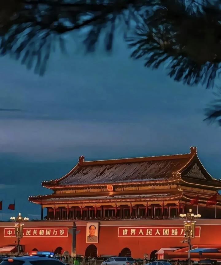 毛主席的经典语句，是时代的智慧结晶，句句振聋发聩！！！
1. 谁是我们的敌人？谁