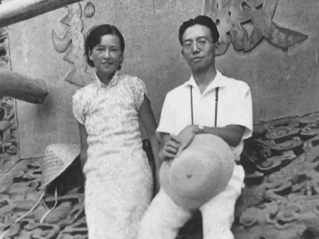 1937年，林徽因攀上房梁，拿眼一扫发现横木下有一行小字，眯眼细看，她突然狂喜：