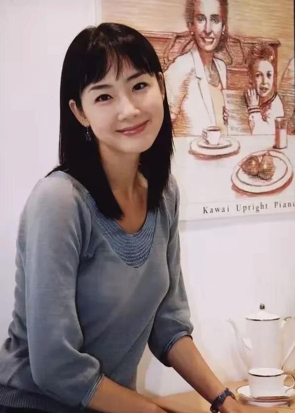 崔智友的老公也是牛郎，她还是韩国顶级交际花。
韩媒 早就曝光了，当年他们最早红的