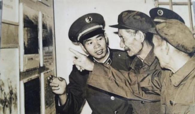 1952年西康军区解放军在黑彝部落剿匪时，救出一名汉人奴隶，此人说出名字后立即惊