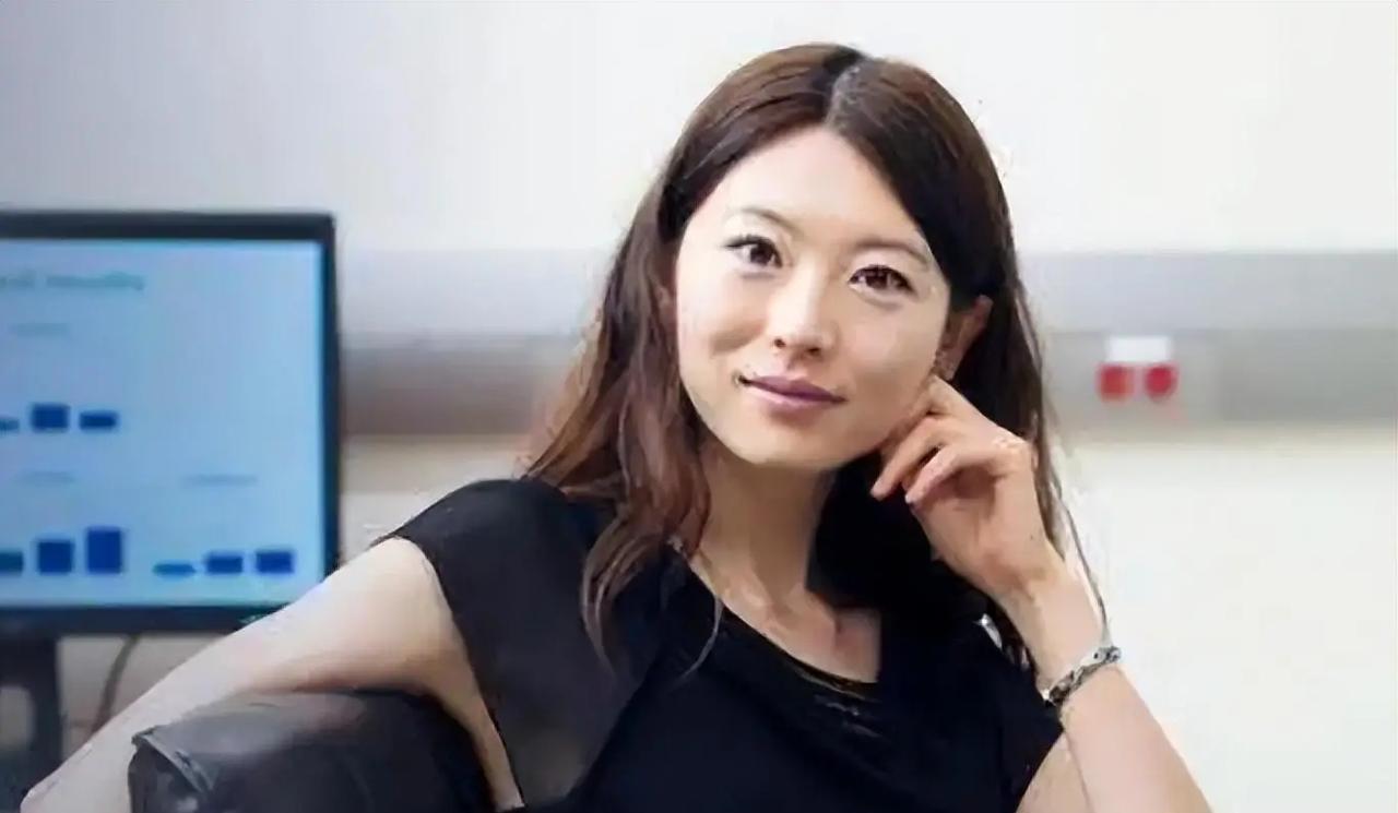 “我宁愿在美国住下水道、洗盘子，也不会回中国！”谁能想到，说出这句话的人曾经是清