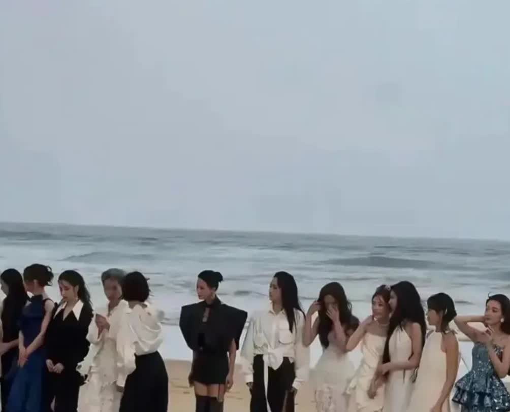 万万没想到，浪姐6里最有气质的竟然是她！

当一群人在海边被海风吹的乱七八糟