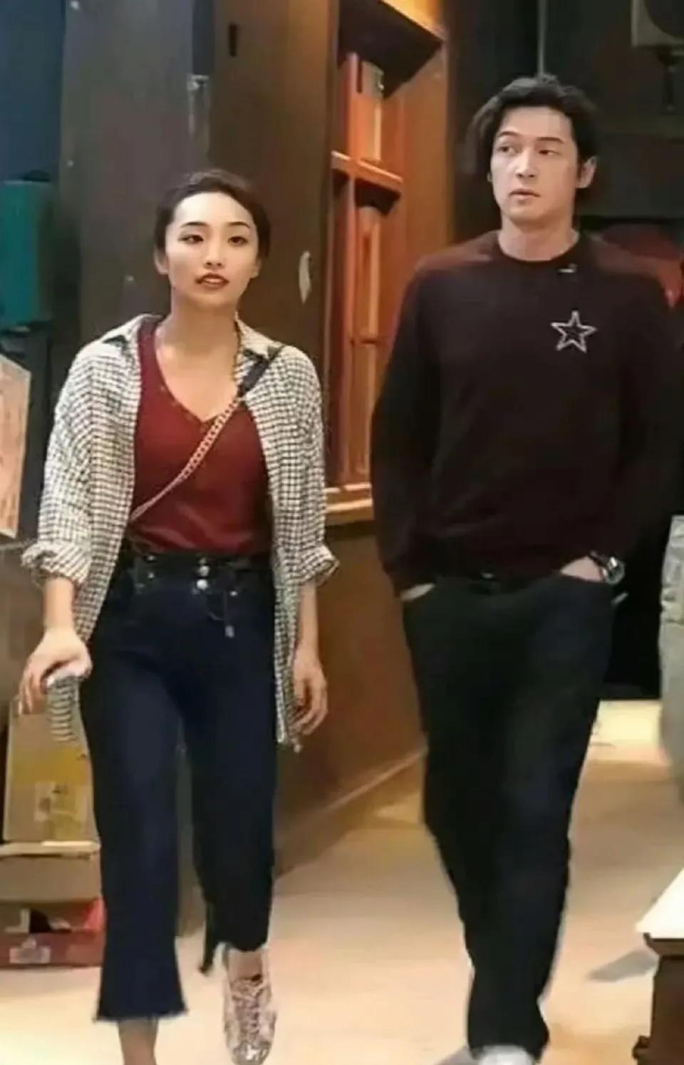 胡歌老婆是他的前助理，第一胎是女儿、第二胎有媒体透露是儿子。两个人目前还没有举办