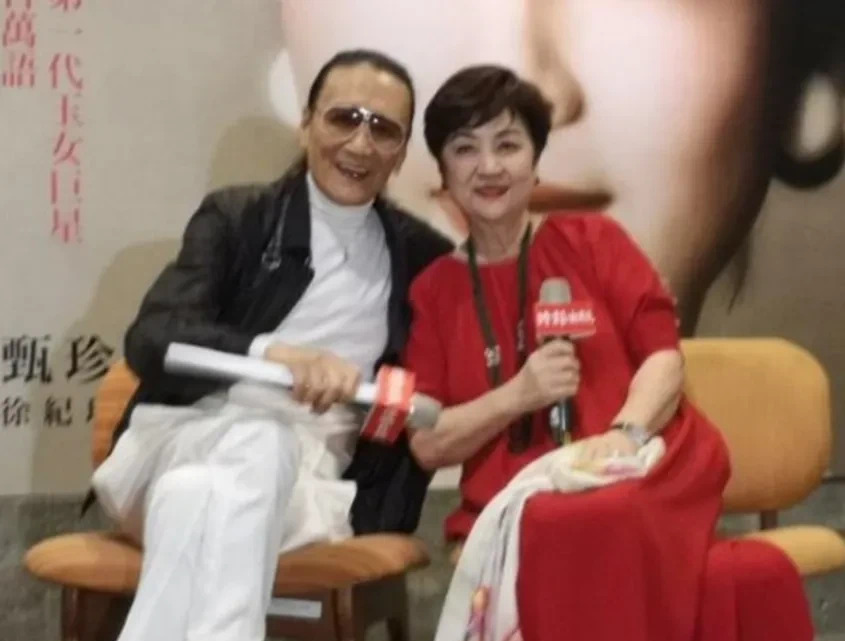 谢贤甄珍五十年后再同框











什么？不敢相信！谢贤和甄珍这对曾经
