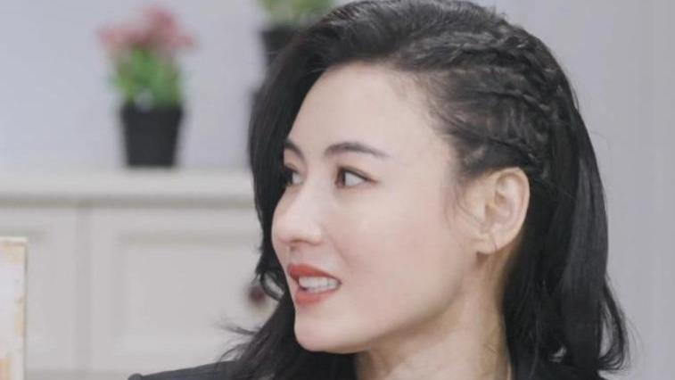 张柏芝的三儿子已长成大小伙，持续冷对四胎传闻，享受带娃的生活