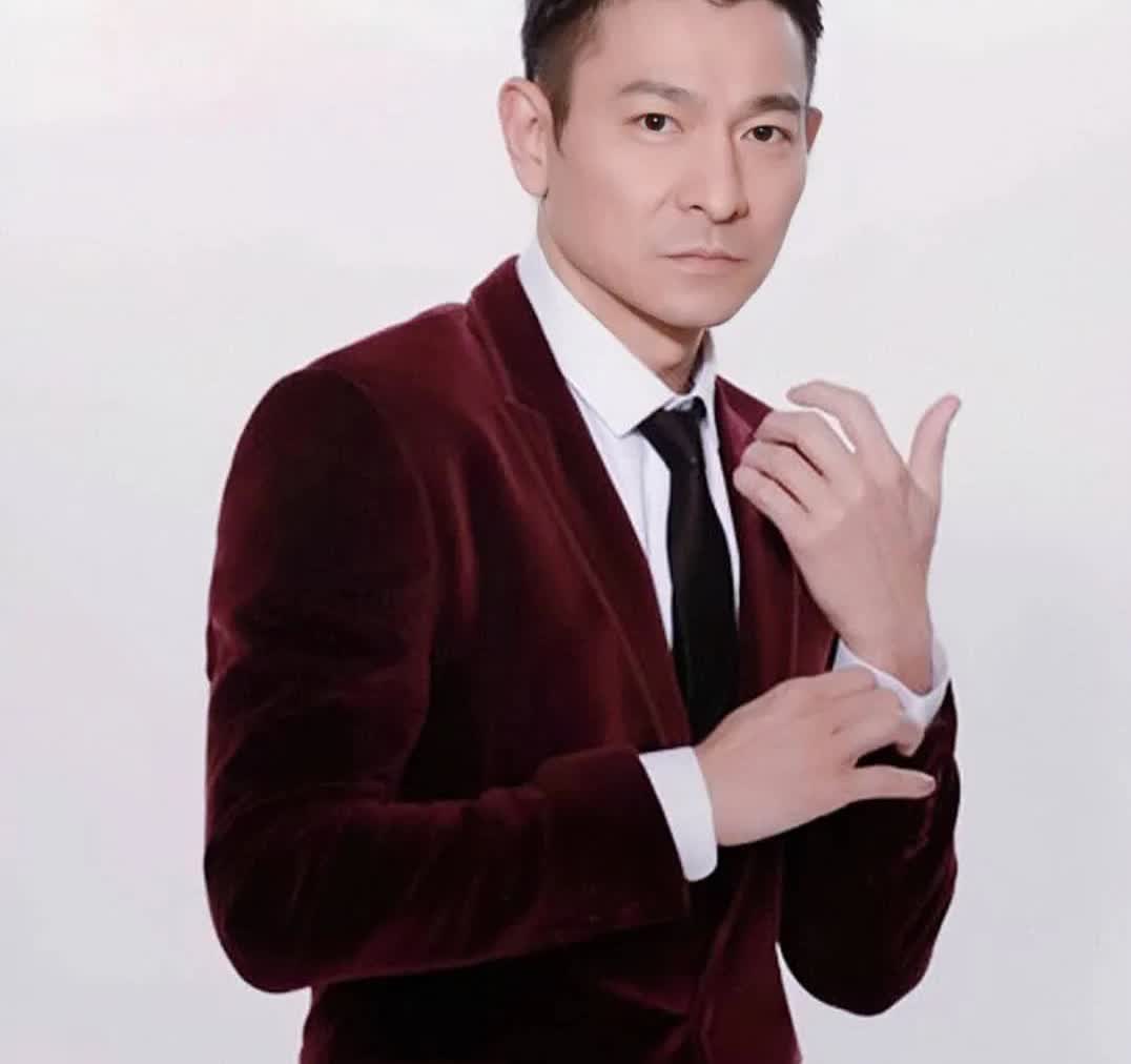 从历史地位上来说，比巅峰，华语娱乐圈能高于刘德华的屈指可数，并且肯定不包括任贤齐