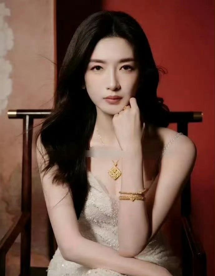 真搞不懂胡歌的审美，江疏影哪点不好啊，人美戏好，各方面都优秀，他怎么就不选呢 ？