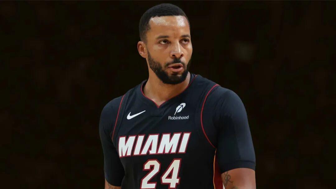 场均25分！亲手打崩老东家，这赛季的鲍威尔什么水平？