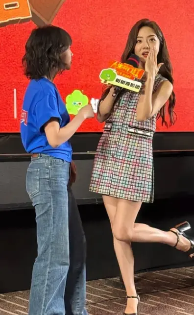邓家佳的身材这么好吗？
