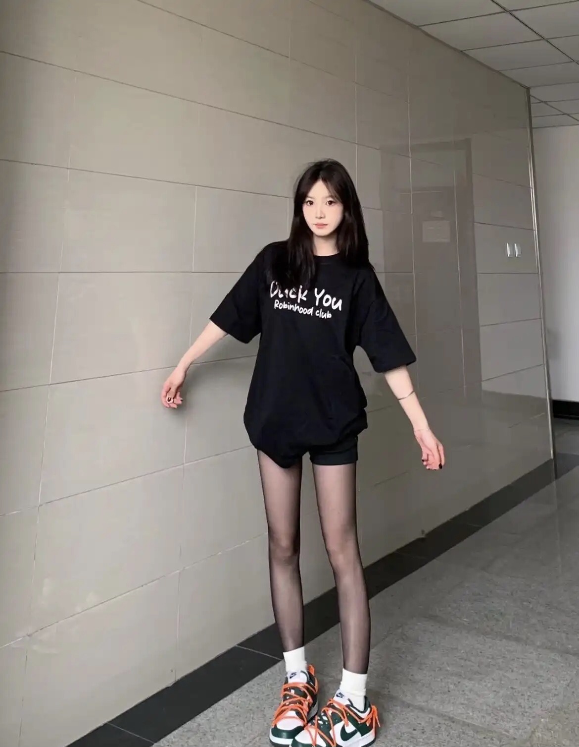 腿怎么能这么长。好羡慕
