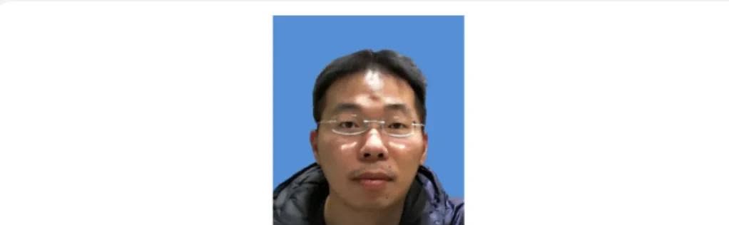 我记得去年9月的时候曝光弯弯水军三名头目貌似只有头像和姓名，这次直接将头像、姓名