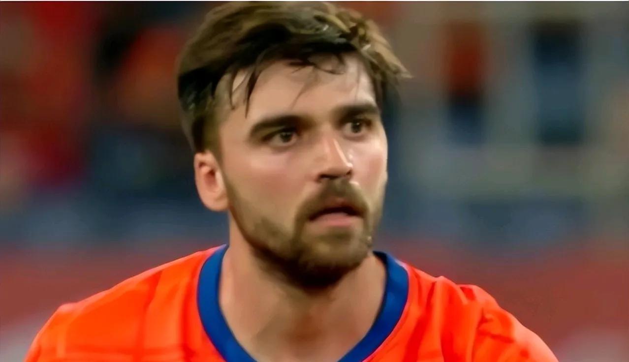 2月28日15:30，2025中超第2轮山东泰山主场对阵大连英博，赛前首发浮出水