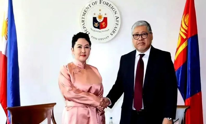 蒙古公开表示支持菲律宾在南海的诉求，中方出手反制让蒙一年损失近百亿美元！
 
谁