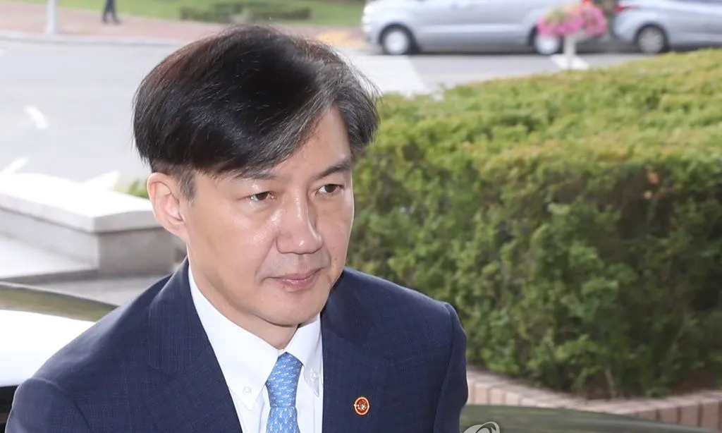 尹锡悦和曹国的那些恩怨情仇











---










