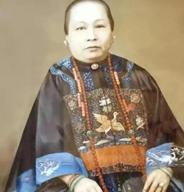 [太阳]她出身贫民窟，年轻时被迫当船妓，却孕育出香港首位华人首富，而澳门赌王何鸿