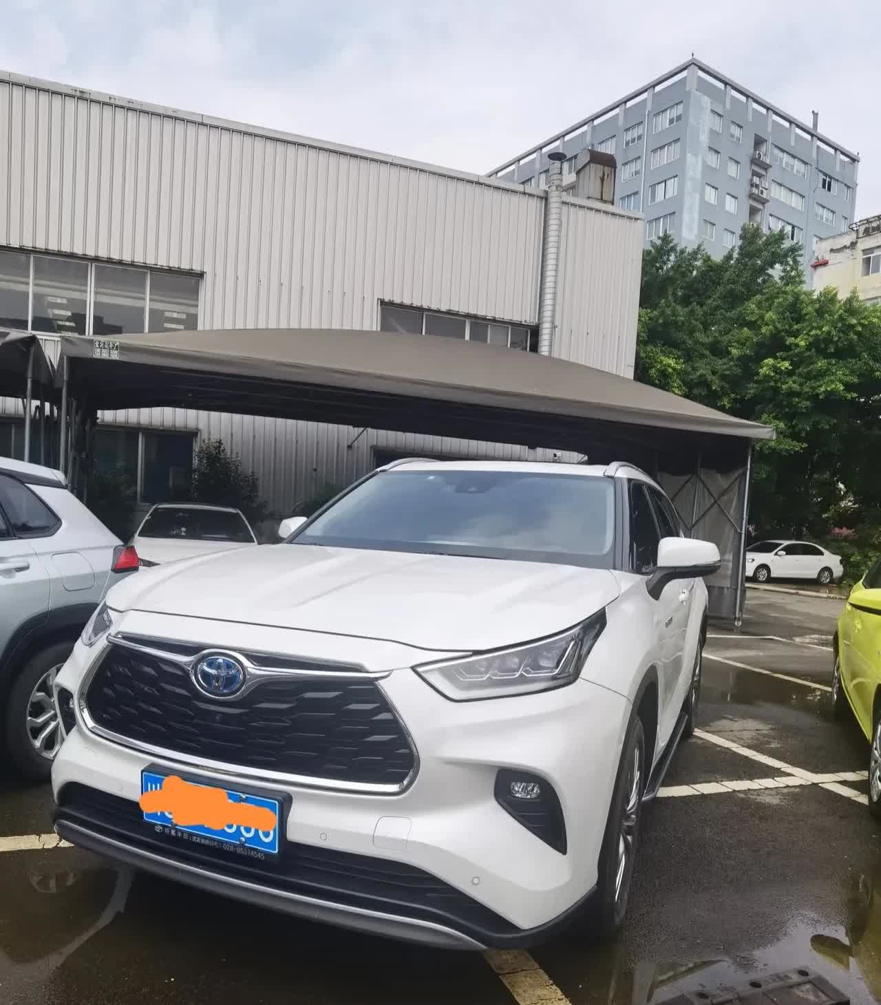 汉兰达PK赛那，大都会选汉兰达？
第一，同一个爹丰田，
第二，都搭载了丰田混