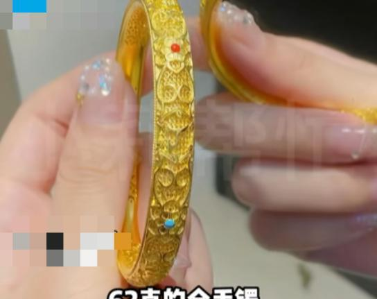 “撕破脸了！”河南一女子发现家中价值4万多元的62克大金手镯突然消失，想到闺蜜在