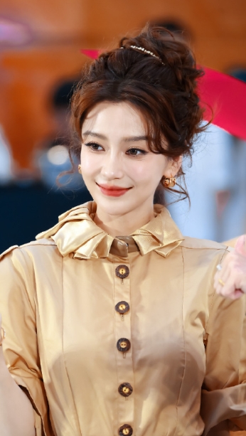 Angelababy杨颖这是确认回归了吗？不得不说非常的惊艳。