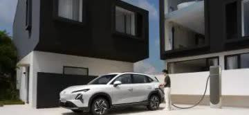 2025年买车，一定要记住两点:

第一，合资燃油车一定还会降价，钱不好赚了