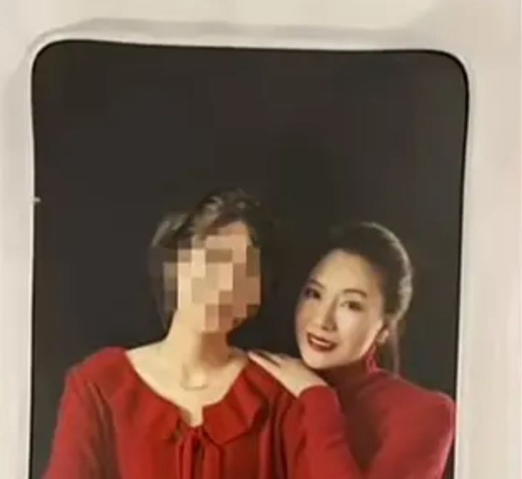 一个曾被保送至北京外国语大学的27岁高材生，竟然在家门口被人连捅10刀身亡。[流