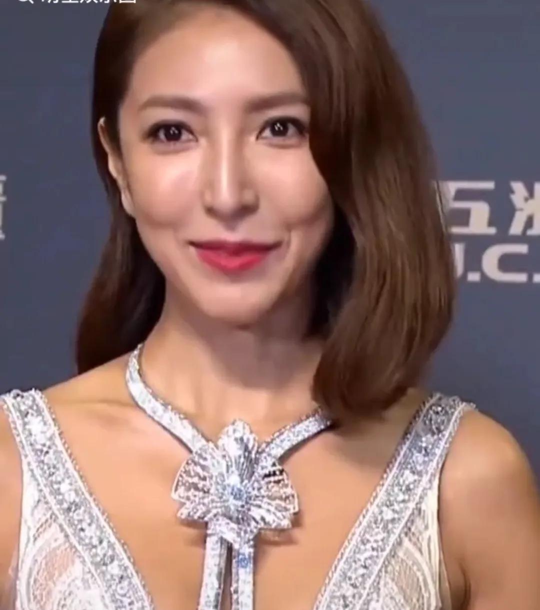 杨谨华美女真的太丰满了太性感了太剌激了这就们的浪漫才华太家都能看到吗？#娱乐# 