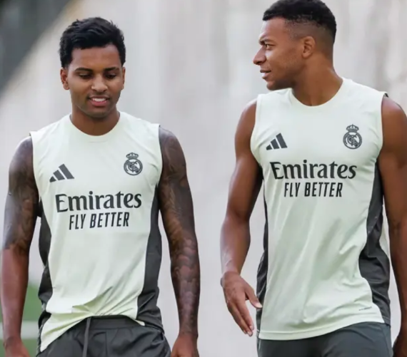 姆巴佩：你说服了阿隆索留队啦？？？
罗德里戈：这闹剧终于尘埃落定，现在就看后续有