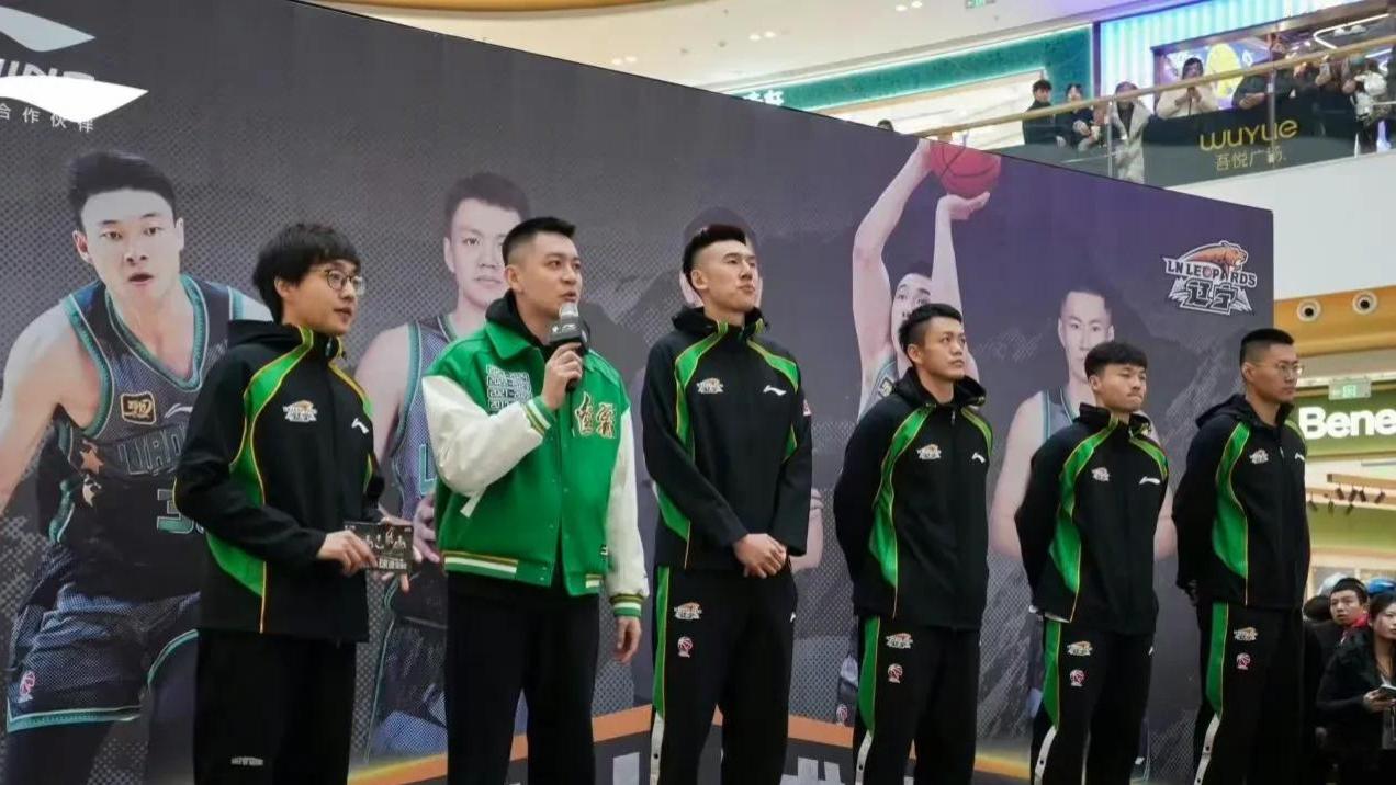 辽宁男篮抵达武汉赛区