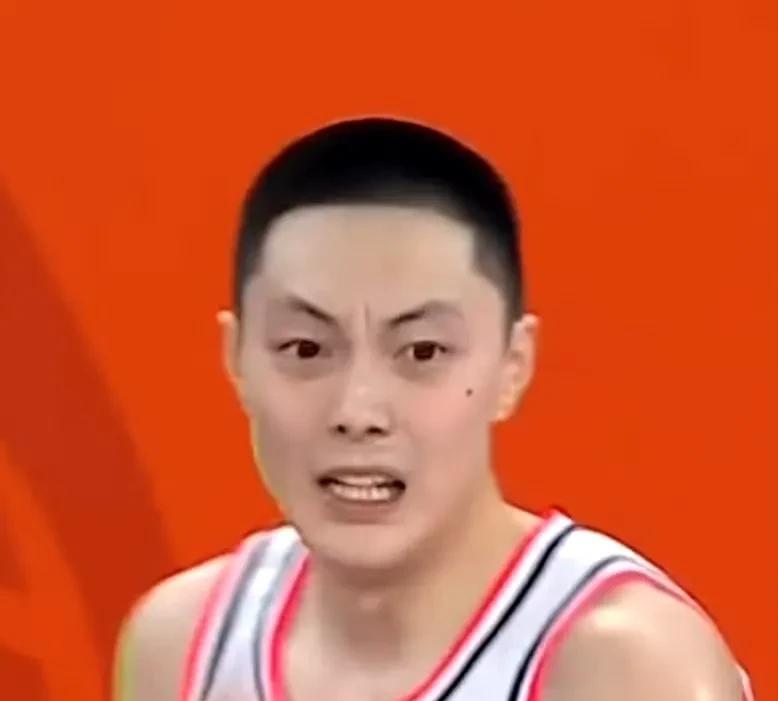 怒我直言！胡明轩想打造硬汉形象，但是关键时刻经常有神奇的操作，杜锋在他两罚不进后