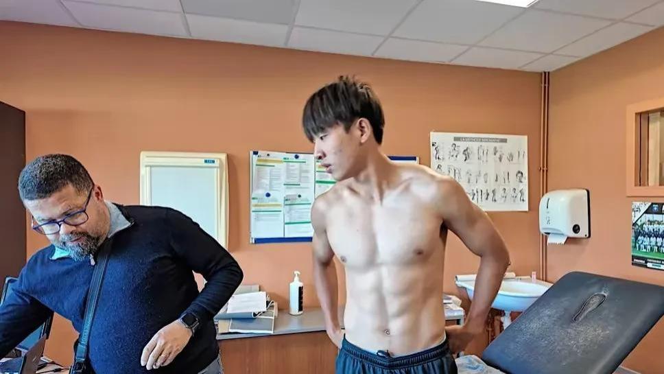 中国17岁天才小将加盟法甲欧塞尔！有望成武磊后五大联赛第一人！