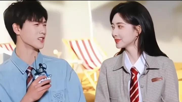 《奔跑吧》直播，孟子义和李昀锐小学鸡对话网友直呼好好磕