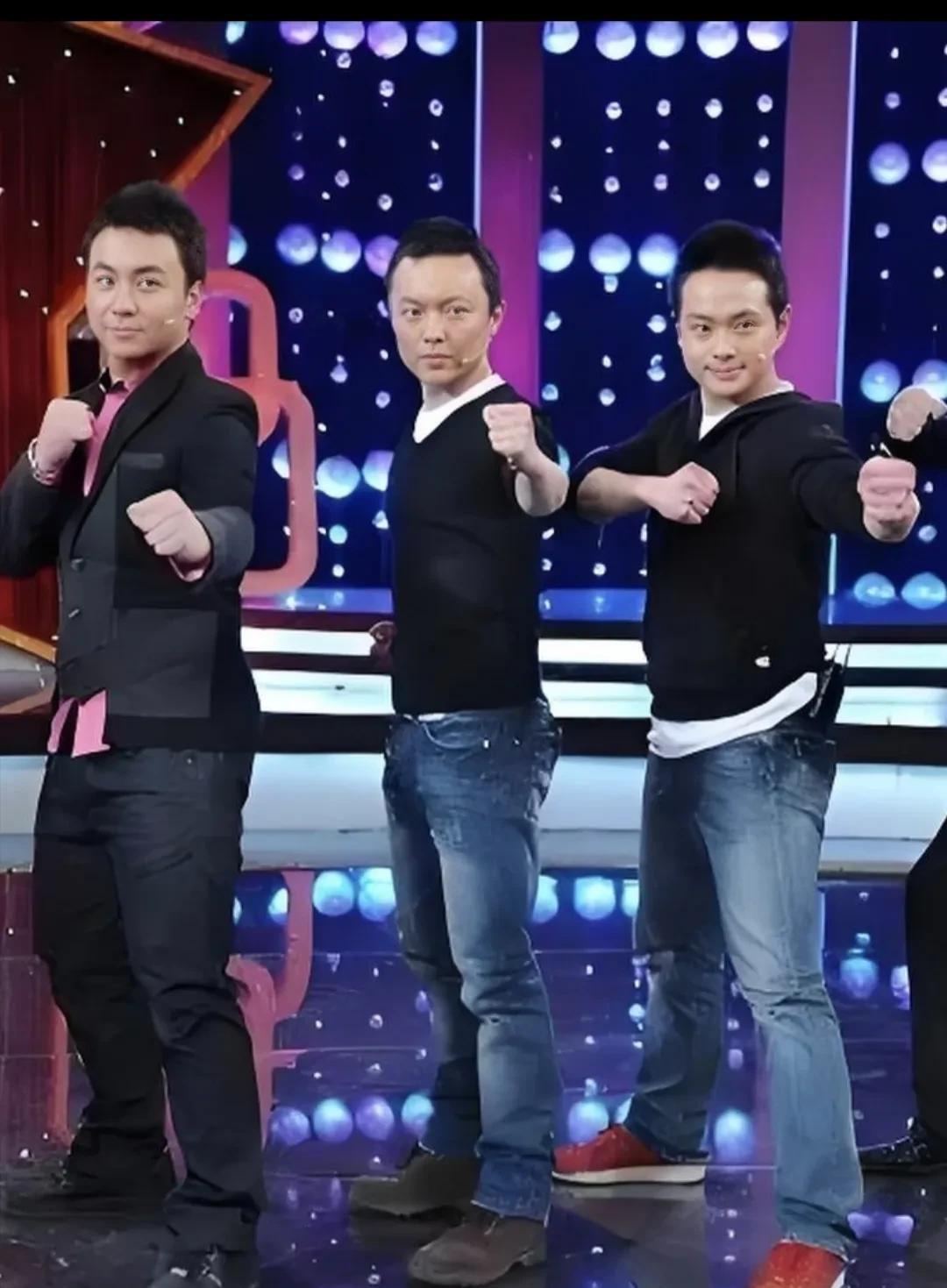 三大功夫明星同框，
曹骏1米75，谢苗1米68，释小龙，1米74。看照片，释小龙