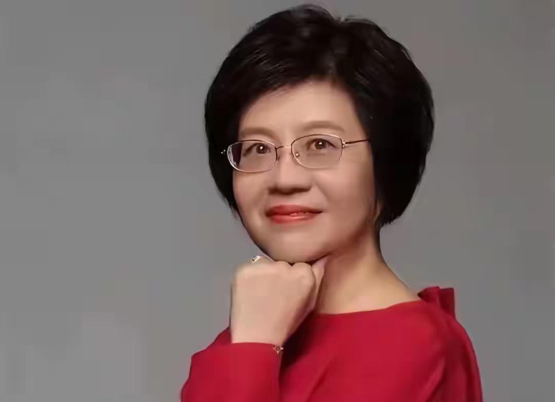 俞渝在婚姻中做对了一件事，
即使李国庆再高调的官宣，
她也赢了……
李国庆当年两