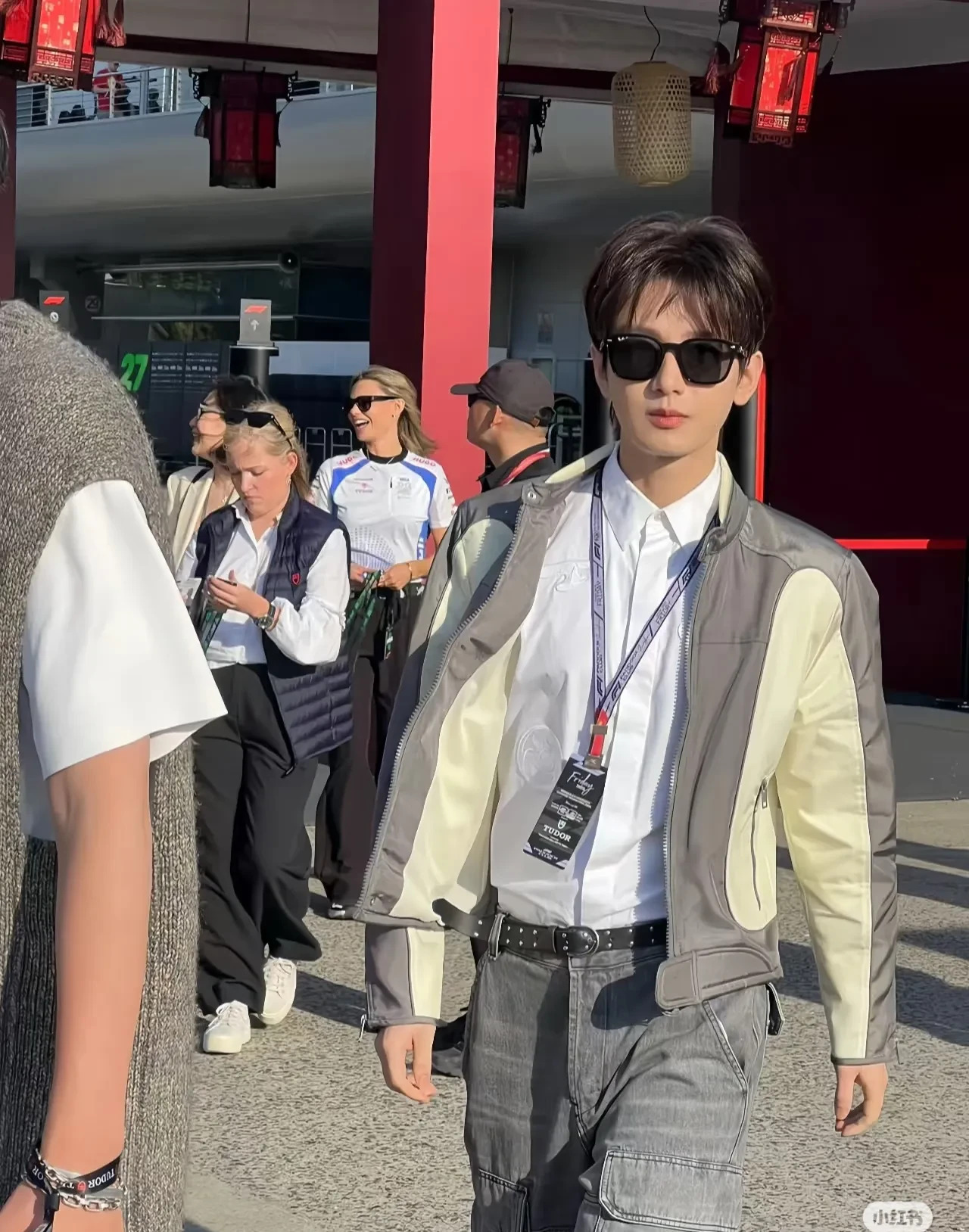 成毅穿机车服看赛车











啊！这是什么神仙颜值！成毅穿机车服看赛