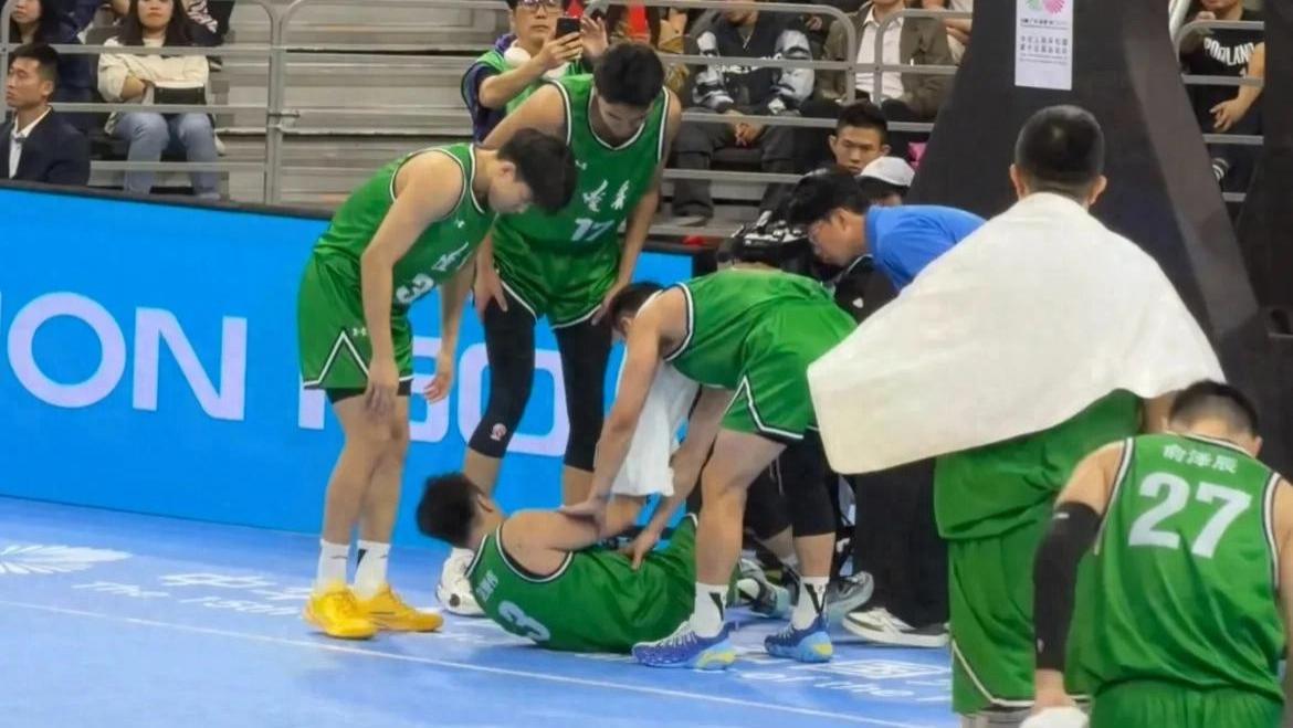 输球不输风度！辽宁60-81四川，获全运会第四，赛后清理更衣室！