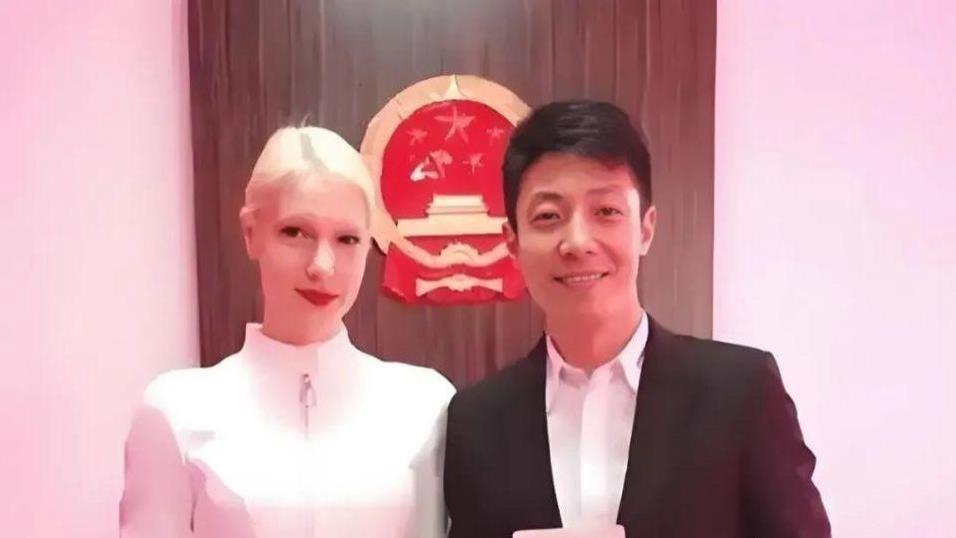 涂经纬是撒贝宁的初恋，女未嫁男已婚，爱情归宿是婚姻
