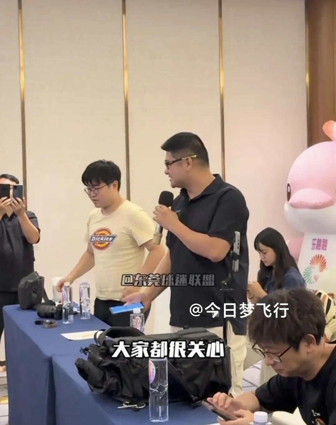 广东队球员杜润旺出席国际团结杯新闻发布会并回答了提问！
6月26日上午，广东队老