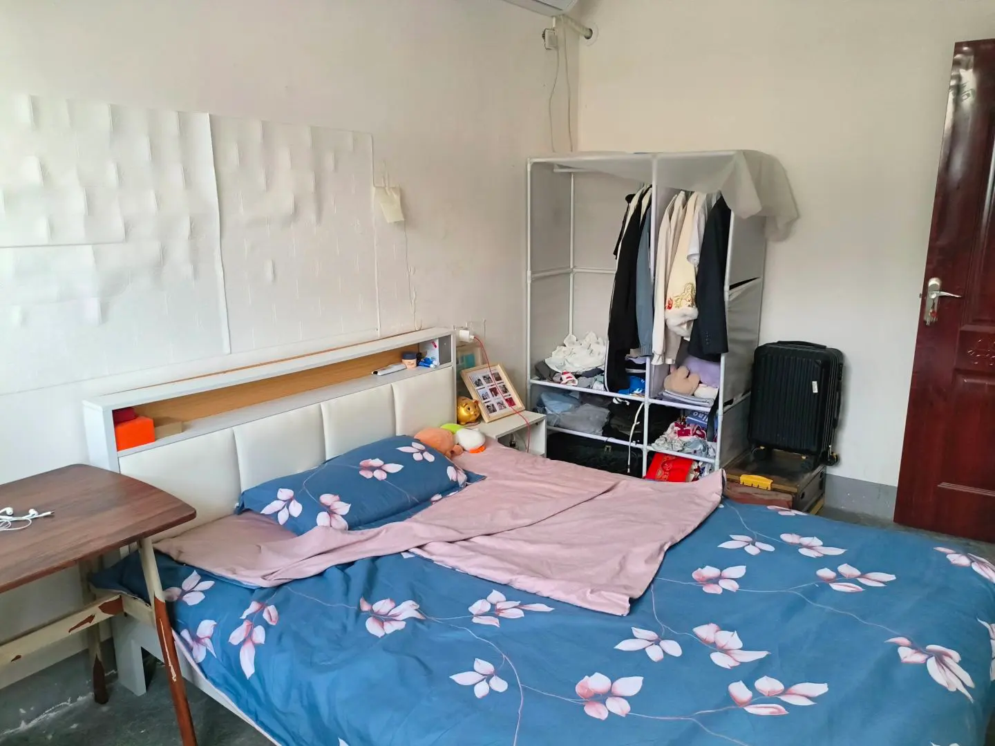 女朋友马上来同居了，房间这样该怎么改善啊，求各位大神指点