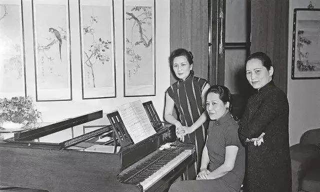 1949年初夏，解放军刚进驻溪口，就有人因为弹了蒋介石家里那架美国总统送的钢琴，