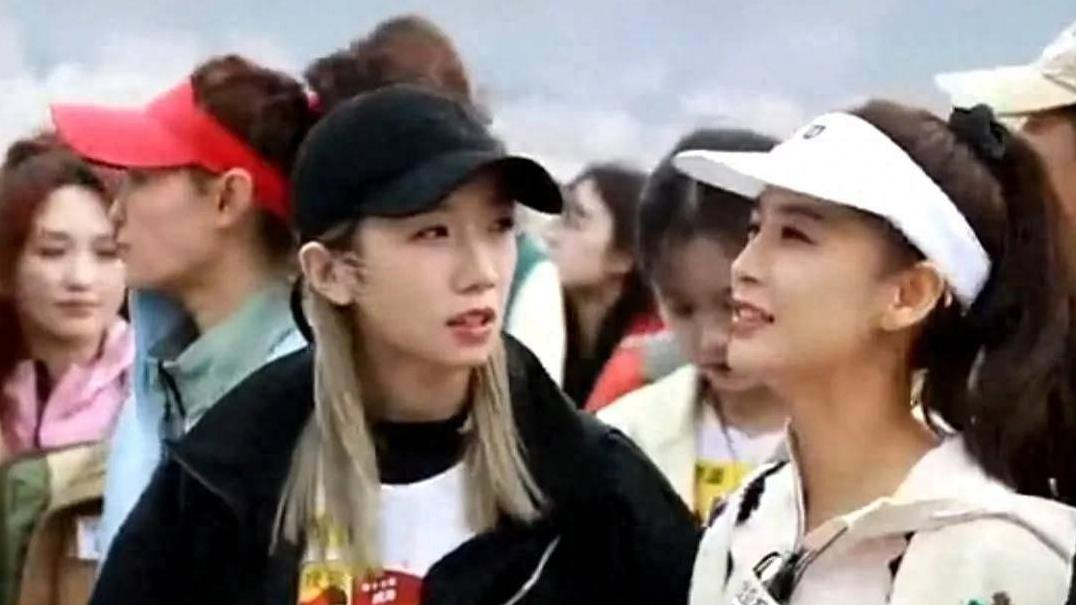 绝美“运动搭子”诞生！孟美岐黄圣依同跑马拉松